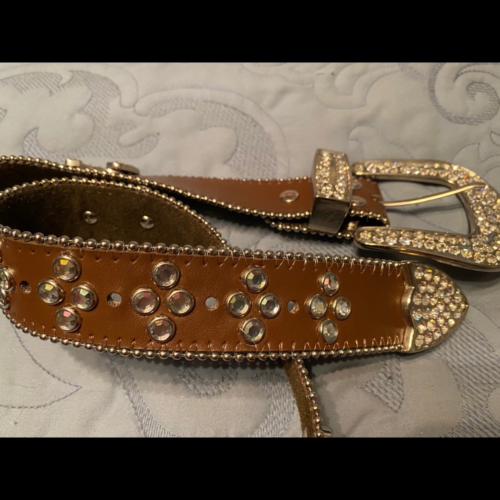 Horse shoe jeweled belt